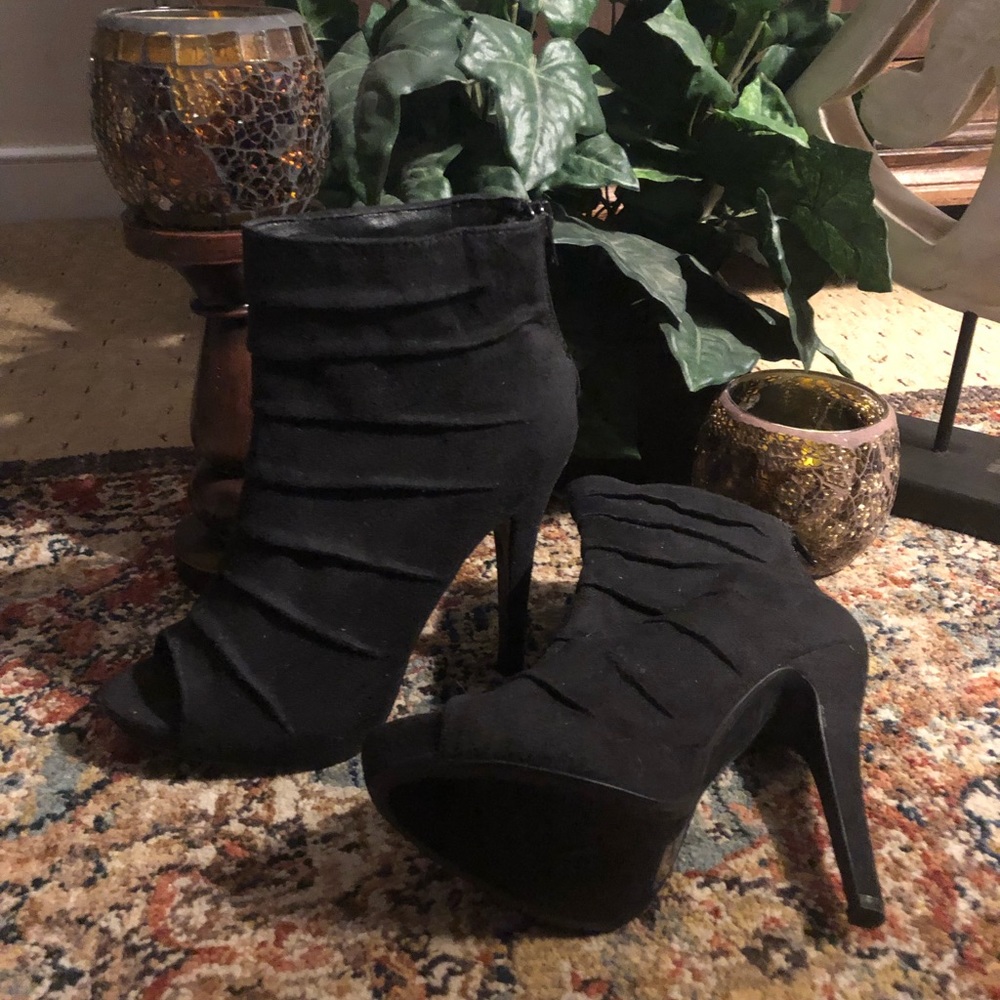 💕Black Suede Open Toe Ankle Boots🎉